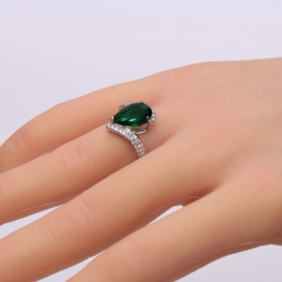 Green Crystal pear shaped ring with Cz. - Picture 6 of 6